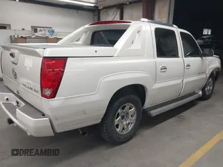 2006 Cadillac Escalade EXT z VIN 3GYEK62NX6G127722, wystawiony jako IAAI lot #41802667 z przebiegiem 127 581 mil mil oraz . Historia ofert i sprzedaży dostępna na DreamBid. Obrazek 4.