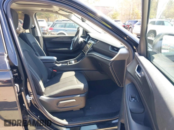 2024 Jeep Grand Cherokee Laredo z VIN 1C4RJHAG3RC697996, wystawiony jako IAAI lot #41973399 z przebiegiem 14 680 mil mil oraz . Historia ofert i sprzedaży dostępna na DreamBid. Obrazek 5.