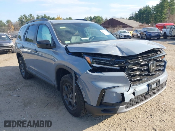 2024 Honda Pilot TrailSport with VIN 5FNYG1H62RB018754, listed as a IAAI auction lot 40769098 with 12,064 mi miles. Bid and sale history available at carsss.com. Image 1.
