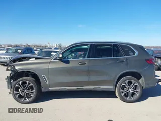 2021 BMW X5 xDrive40i z VIN 5UXCR6C09M9G00150, wystawiony jako IAAI lot #41647528 z przebiegiem Nie podano mil oraz . Historia ofert i sprzedaży dostępna na DreamBid. Obrazek 14.