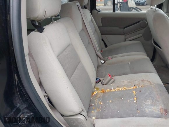 2007 Ford Explorer XLT with VIN 1FMEU73E67UB82828, listed as a IAAI auction lot 42094138 with 175,627 mi miles. Bid and sale history available at carsss.com. Image 8.