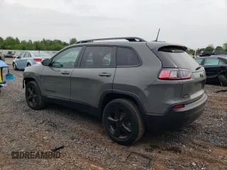 2023 Jeep Cherokee Altitude Lux z VIN 1C4PJMMB4PD100846, wystawiony jako Copart lot #56038145 z przebiegiem 9 567 mil mil oraz Szkoda całkowita • Salvage title. Historia ofert i sprzedaży dostępna na DreamBid. Obrazek 2.
