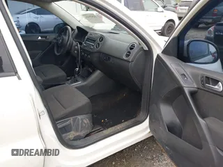 2012 Volkswagen Tiguan SE z VIN WVGAV7AX4CW546713, wystawiony jako IAAI lot #41929324 z przebiegiem 167 746 mil mil oraz . Historia ofert i sprzedaży dostępna na DreamBid. Obrazek 5.