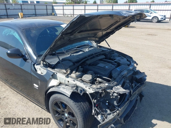 2010 BMW 3 Series z VIN WBAWV5C56AP081978, wystawiony jako IAAI lot #42170650 z przebiegiem 143 061 mil mil oraz . Historia ofert i sprzedaży dostępna na DreamBid. Obrazek 6.