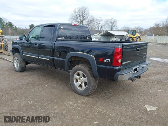2005 Chevrolet Silverado 1500 Z71 z VIN 1GCEK19Z75Z191040, wystawiony jako IAAI lot #41705016 z przebiegiem 180 517 mil mil oraz . Historia ofert i sprzedaży dostępna na DreamBid. Obrazek 3.