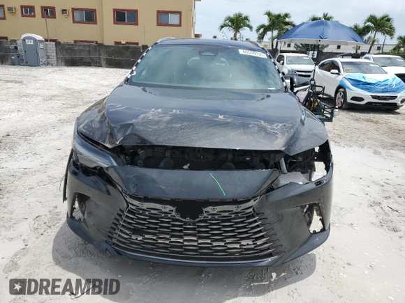 2023 Lexus RX 350 z VIN 2T2BAMBA3PC004378, wystawiony jako Copart lot #63559135 z przebiegiem 18 609 mil mil oraz Czysty tytuł • Clean title. Historia ofert i sprzedaży dostępna na DreamBid. Obrazek 5.
