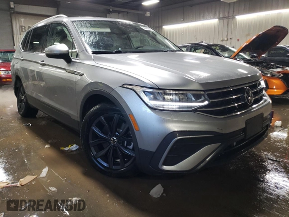 2024 Volkswagen Tiguan SE with VIN 3VVMB7AXXRM113563, listed as a Copart auction lot 44438595 with 819 mi miles and Salvage title. Bid and sale history available at DreamBid. Image 4.