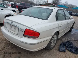 2002 Hyundai Sonata GLS with VIN KMHWF35H42A652136, listed as a IAAI auction lot 41313194 with 184,998 mi miles. Bid and sale history available at carsss.com. Image 4.