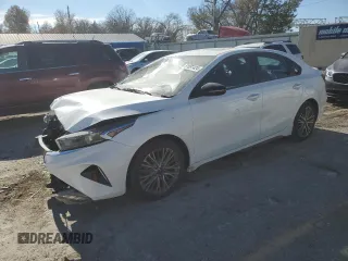 2022 Kia Forte GT-Line with VIN 3KPF54AD7NE469461, listed as a Copart auction lot 81897424 with 47,671 mi miles and Salvage Title. Bid and sale history available at carsss.com. Image 1.