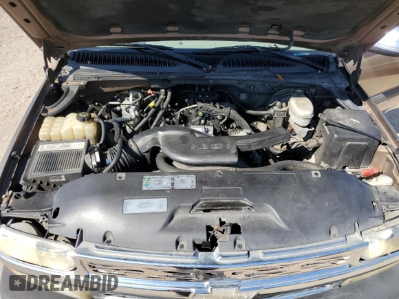 2003 Chevrolet Suburban LS with VIN 1GNEC16Z53R152355, listed as a Copart auction lot 73381644 with 225,199 mi miles and Salvage Title. Bid and sale history available at carsss.com. Image 11.