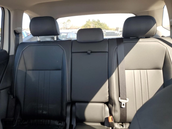 2023 Volkswagen Tiguan SE с VIN 3VVMB7AX1PM068106, выставлен на аукционе Copart как лот 50555445 с пробегом 24 948 миль миль и Списание • Salvage title. История ставок и продаж доступна на DreamBid. Изображение 10.
