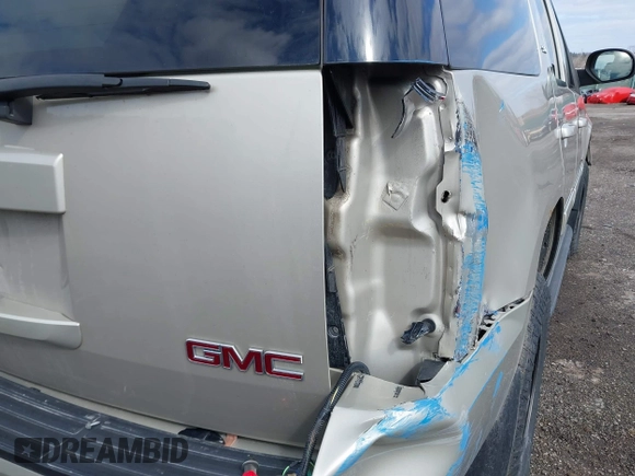 2013 GMC Yukon SLT with VIN 1GKS2CE03DR132642, listed as a IAAI auction lot 41736858 with 1 mi miles. Bid and sale history available at carsss.com. Image 6.