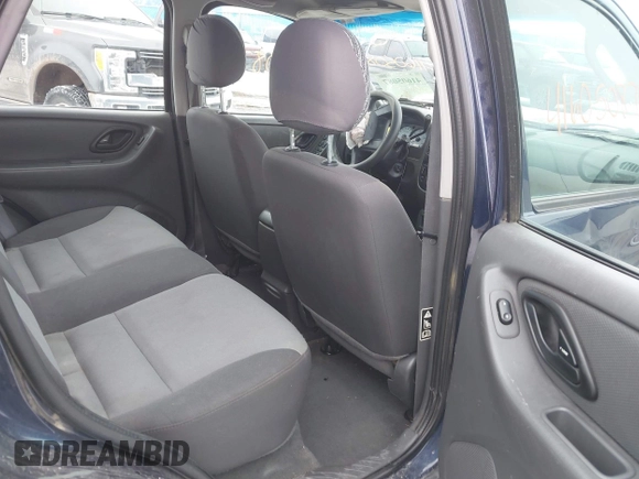 2003 Ford Escape XLS Popular with VIN 1FMYU92153KE01890, listed as a IAAI auction lot 41605087 with 109,411 mi miles. Bid and sale history available at carsss.com. Image 8.