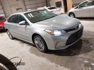 2018 Toyota Avalon XLE z VIN 4T1BK1EB2JU273529, wystawiony jako IAAI lot #41670459 z przebiegiem 74 484 mil mil oraz . Historia ofert i sprzedaży dostępna na DreamBid. Obrazek 1.