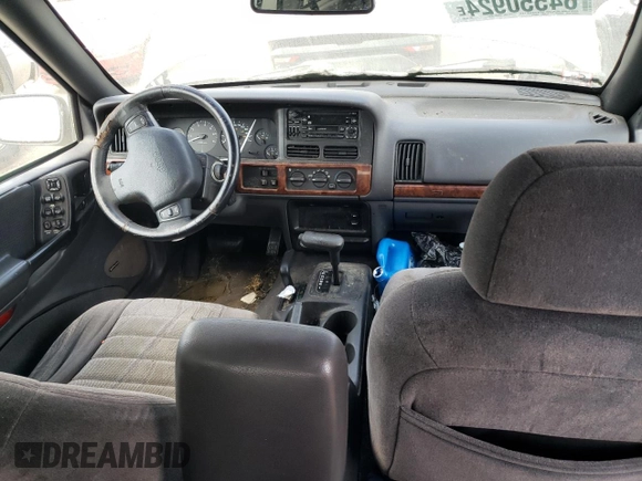 1997 Jeep Grand Cherokee Laredo z VIN 1J4GZ58S4VC502596, wystawiony jako Copart lot #88255865 z przebiegiem Nie podano mil oraz Nie do naprawy • Non repairable. Historia ofert i sprzedaży dostępna na DreamBid. Obrazek 8.