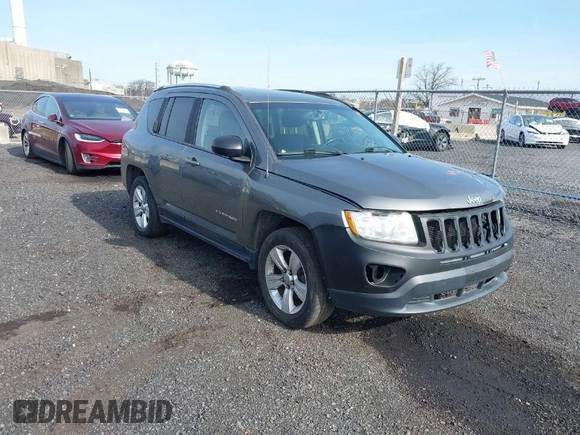 2013 Jeep Compass Latitude with VIN 1C4NJDEB7DD261645, listed as a IAAI auction lot 41948272 with 86,008 mi miles. Bid and sale history available at carsss.com. Image 1.