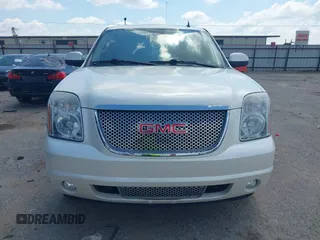 2009 GMC Yukon Denali z VIN 1GKFK03239R171047, wystawiony jako IAAI lot #42249148 z przebiegiem 148 244 mil mil oraz . Historia ofert i sprzedaży dostępna na DreamBid. Obrazek 12.