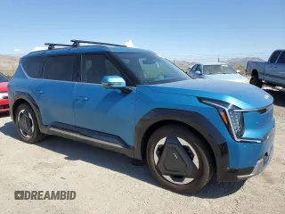 2024 Kia EV9 Land z VIN KNDADFS55R6029590, wystawiony jako Copart lot #60735054 z przebiegiem 3733 mil mil oraz Szkody całkowita. Historia ofert i sprzedaży dostępna na DreamBid. Obrazek 4.