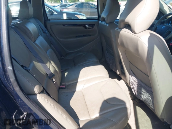 2003 Volvo V70 XC70 z VIN YV1SZ59H231101084, wystawiony jako IAAI lot #42228479 z przebiegiem 136 188 mil mil oraz . Historia ofert i sprzedaży dostępna na DreamBid. Obrazek 8.