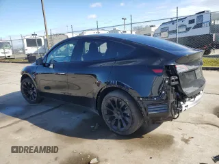 2025 Tesla Model Y Long Range with VIN 7SAYGDEDXSF239628, listed as a Copart auction lot 45468295 with 6,068 mi miles and Salvage Title. Bid and sale history available at DreamBid. Image 2.