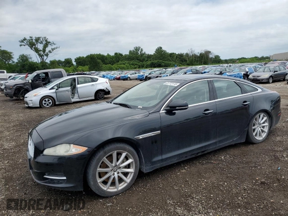 2013 Jaguar XJ с VIN SAJWJ1CD8D8V52463, выставлен на аукционе Copart как лот 61772115 с пробегом 123 899 миль миль и Чистый • Clean title. История ставок и продаж доступна на DreamBid. Изображение 1.