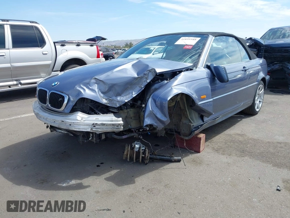 2001 BMW 3 Series 325Ci with VIN WBABS33481JY57209, listed as a IAAI auction lot 41895588 with 1 mi miles. Bid and sale history available at carsss.com. Image 2.