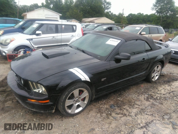 2007 Ford Mustang GT Deluxe z VIN 1ZVHT85H675258993, wystawiony jako IAAI lot #42369351 z przebiegiem 131 247 mil mil oraz . Historia ofert i sprzedaży dostępna na DreamBid. Obrazek 17.
