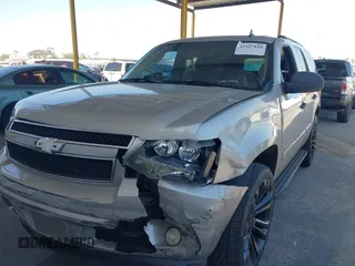 2007 Chevrolet Tahoe LS z VIN 1GNFC13C17R293787, wystawiony jako IAAI lot #42517818 z przebiegiem 293 307 mil mil oraz . Historia ofert i sprzedaży dostępna na DreamBid. Obrazek 17.