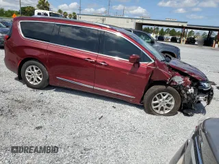 2020 Chrysler Pacifica Touring L with VIN 2C4RC1BG6LR196079, listed as a Copart auction lot 59307915 with 97,611 mi miles and Non repairable. Bid and sale history available at DreamBid. Image 4.