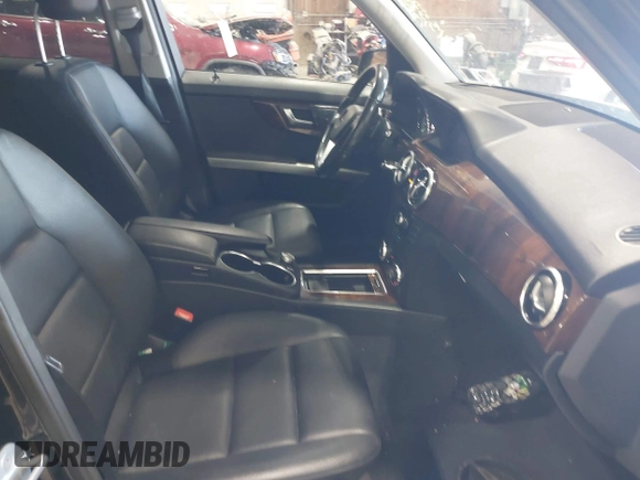 2015 Mercedes-Benz GLK with VIN WDCGG8JB0FG364079, listed as a IAAI auction lot 42096003 with 113,571 mi miles. Bid and sale history available at carsss.com. Image 5.