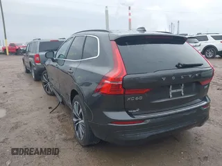 2022 Volvo XC60 Momentum с VIN YV4L12RK5N1051289, выставлен на аукционе IAAI как лот 41139997 с пробегом 28 028 миль миль и . История ставок и продаж доступна на DreamBid. Изображение 3.