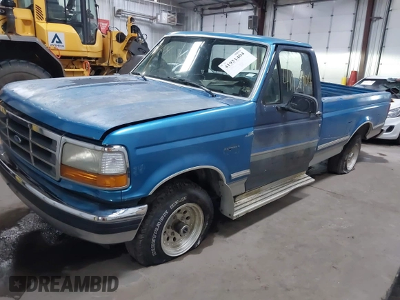 1992 Ford F-150 with VIN 1FTEF14H3NP809819, listed as a IAAI auction lot 41931404 with 2,135,096 mi miles. Bid and sale history available at carsss.com. Image 2.