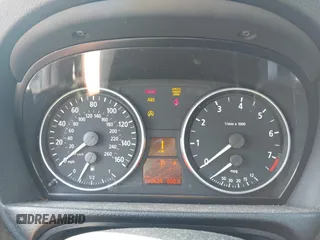 2007 BMW 3 Series 328i с VIN WBAVA335X7PG52072, выставлен на аукционе IAAI как лот 42577352 с пробегом 199 424 миль миль и . История ставок и продаж доступна на DreamBid. Изображение 7.