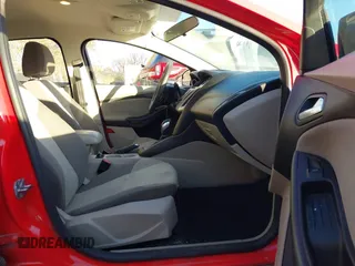 2013 Ford Focus SE z VIN 1FADP3F22DL311706, wystawiony jako IAAI lot #40888412 z przebiegiem 136 876 mil mil oraz . Historia ofert i sprzedaży dostępna na DreamBid. Obrazek 5.