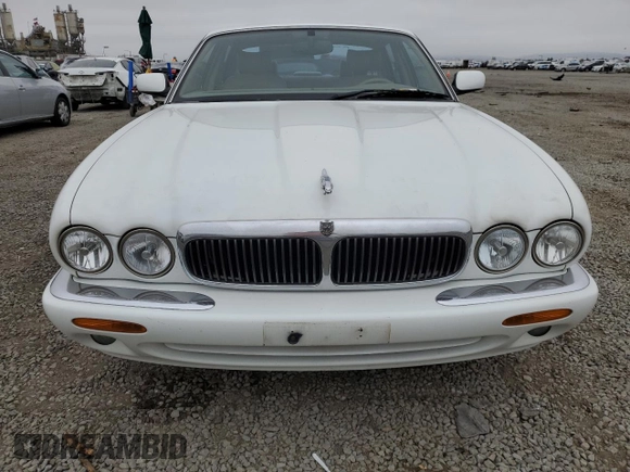 1999 Jaguar XJ with VIN SAJHX1040XC864208, listed as a Copart auction lot 59748585 with 130,577 mi miles and Clean title. Bid and sale history available at DreamBid. Image 5.