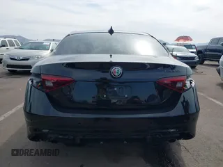 2021 Alfa Romeo Giulia z VIN ZARFAMAN1M7648894, wystawiony jako IAAI lot #41589364 z przebiegiem 22 381 mil mil oraz . Historia ofert i sprzedaży dostępna na DreamBid. Obrazek 17.