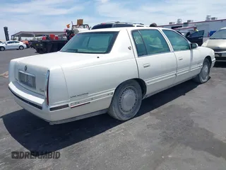 1999 Cadillac DeVille DHS z VIN 1G6KE54Y3XU714363, wystawiony jako IAAI lot #42257217 z przebiegiem 287 542 mil mil oraz . Historia ofert i sprzedaży dostępna na DreamBid. Obrazek 4.