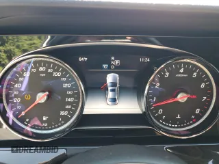 2017 Mercedes-Benz E 300 Luxury с VIN WDDZF4KB0HA039355, выставлен на аукционе Copart как лот 65951505 с пробегом Не указан миль и Списание • Salvage title. История ставок и продаж доступна на DreamBid. Изображение 9.
