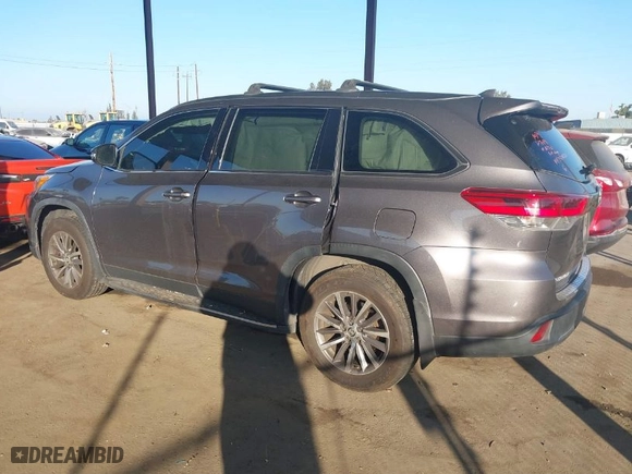 2019 Toyota Highlander SE with VIN 5TDKZRFH4KS570387, listed as a IAAI auction lot 41368799 with NaN miles. Bid and sale history available at carsss.com. Image 14.