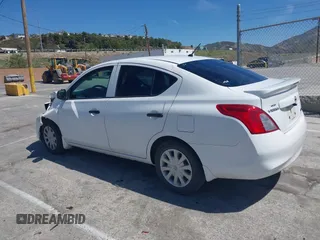 2014 Nissan Versa SV with VIN 3N1CN7AP0EL861162, listed as a IAAI auction lot 41871833 with 118,934 mi miles. Bid and sale history available at carsss.com. Image 3.