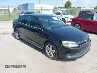 2013 Volkswagen Jetta Hybrid SE с VIN 3VW637AJXDM226189, выставлен на аукционе IAAI как лот 42503588 с пробегом 158 367 миль миль и . История ставок и продаж доступна на DreamBid. Изображение 1.