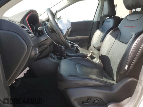 2020 Jeep Compass Trailhawk z VIN 3C4NJDDB1LT221636, wystawiony jako Copart lot #65008835 z przebiegiem 24 291 mil mil oraz Szkoda całkowita • Salvage title. Historia ofert i sprzedaży dostępna na DreamBid. Obrazek 7.