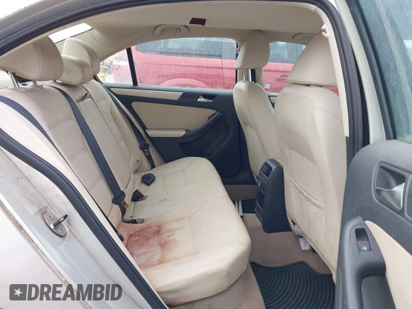 2011 Volkswagen Jetta SE z VIN 3VWDZ7AJ6BM368140, wystawiony jako IAAI lot #40918924 z przebiegiem 198 076 mil mil oraz . Historia ofert i sprzedaży dostępna na DreamBid. Obrazek 8.