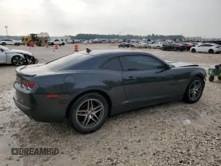 2013 Chevrolet Camaro LS z VIN 2G1FA1E3XD9187283, wystawiony jako Copart lot #53967945 z przebiegiem 146 681 mil mil oraz Czysty tytuł • Clean title. Historia ofert i sprzedaży dostępna na DreamBid. Obrazek 3.