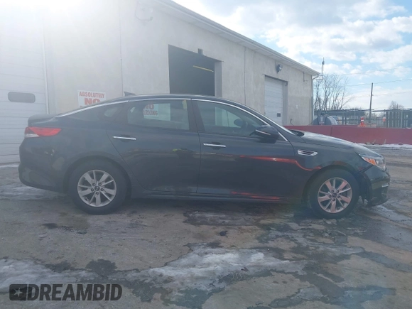 2016 Kia Optima LX z VIN 5XXGT4L34GG020666, wystawiony jako IAAI lot #41406265 z przebiegiem 173 645 mil mil oraz . Historia ofert i sprzedaży dostępna na DreamBid. Obrazek 13.