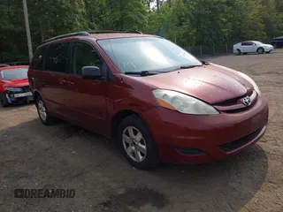 2008 Toyota Sienna CE z VIN 5TDZK23C48S101828, wystawiony jako IAAI lot #42425037 z przebiegiem 181 475 mil mil oraz . Historia ofert i sprzedaży dostępna na DreamBid. Obrazek 1.