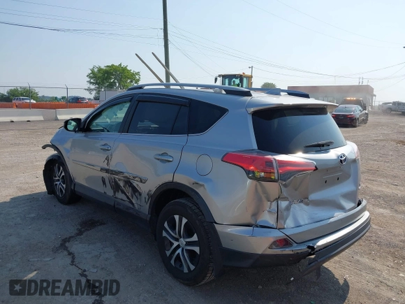 2017 Toyota RAV4 LE z VIN 2T3BFREVXHW641518, wystawiony jako IAAI lot #42306929 z przebiegiem 79 896 mil mil oraz . Historia ofert i sprzedaży dostępna na DreamBid. Obrazek 14.