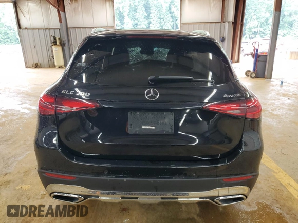 2024 Mercedes-Benz GLC 300 z VIN W1NKM4HB7RF210561, wystawiony jako Copart lot #59871445 z przebiegiem Nie podano mil oraz Szkoda całkowita • Salvage title. Historia ofert i sprzedaży dostępna na DreamBid. Obrazek 6.