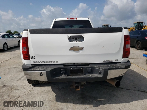 2011 Chevrolet Silverado 3500HD Work Truck z VIN 1GC4KZC81BF130600, wystawiony jako Copart lot #53819535 z przebiegiem Nie podano mil oraz Szkoda całkowita • Salvage title. Historia ofert i sprzedaży dostępna na DreamBid. Obrazek 6.