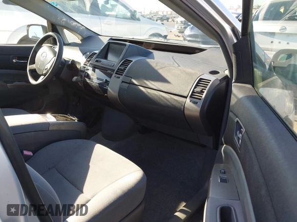 2007 Toyota Prius z VIN JTDKB20U477567380, wystawiony jako IAAI lot #42323632 z przebiegiem 193 349 mil mil oraz . Historia ofert i sprzedaży dostępna na DreamBid. Obrazek 5.
